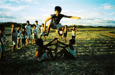 Kantutan party ng mga kabataan sa ginagawang bahay tambayan.